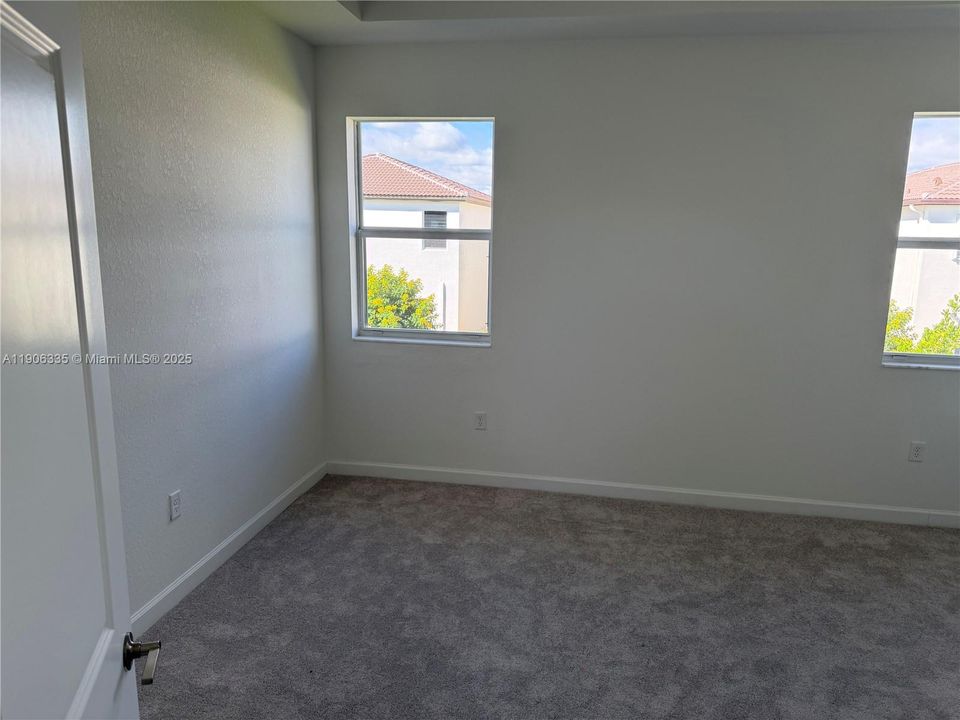 出租: $3,200 (3 贝兹, 2 浴室, 0 平方英尺)