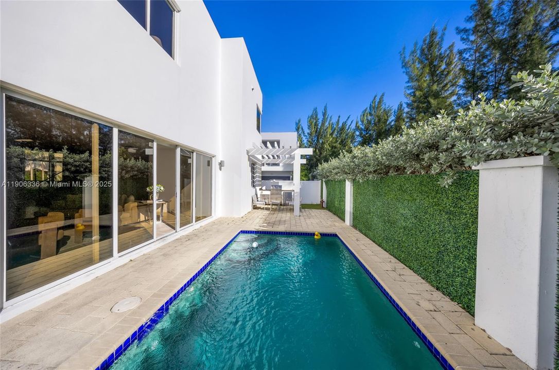 For Sale: $1,575,000 (5 beds, 5 baths, 3113 Square Feet)