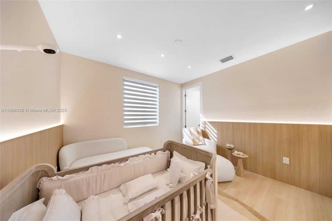 For Sale: $1,575,000 (5 beds, 5 baths, 3113 Square Feet)