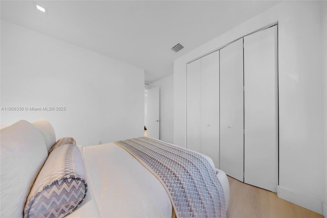 For Sale: $1,575,000 (5 beds, 5 baths, 3113 Square Feet)