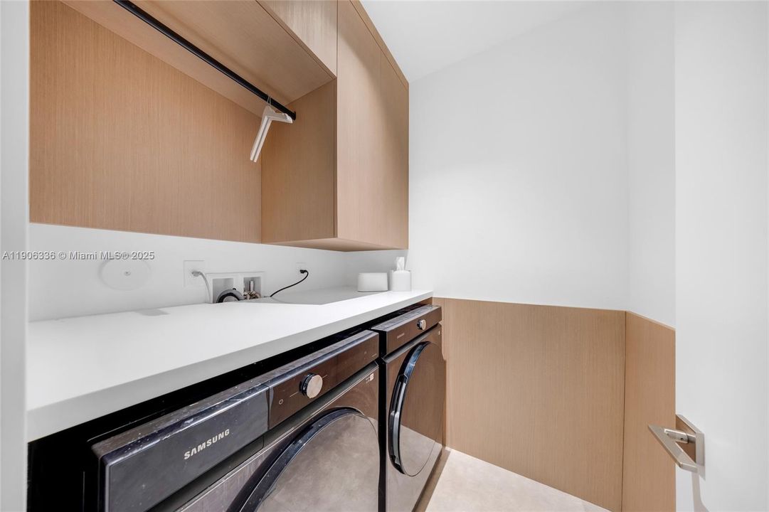 For Sale: $1,575,000 (5 beds, 5 baths, 3113 Square Feet)