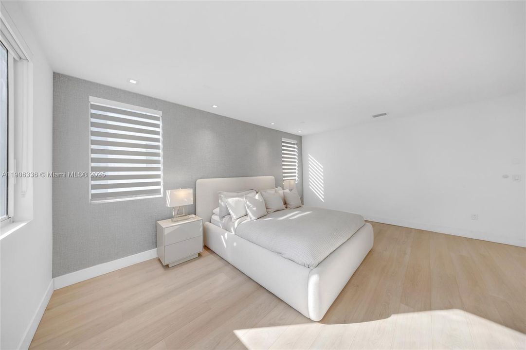 For Sale: $1,575,000 (5 beds, 5 baths, 3113 Square Feet)