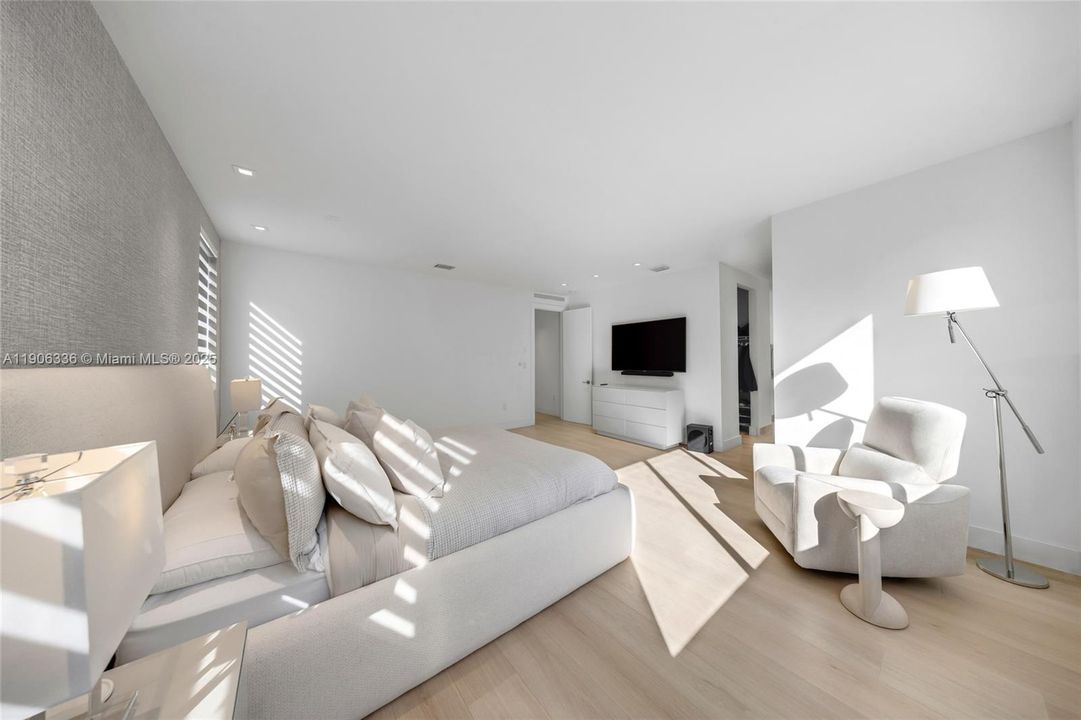 For Sale: $1,575,000 (5 beds, 5 baths, 3113 Square Feet)