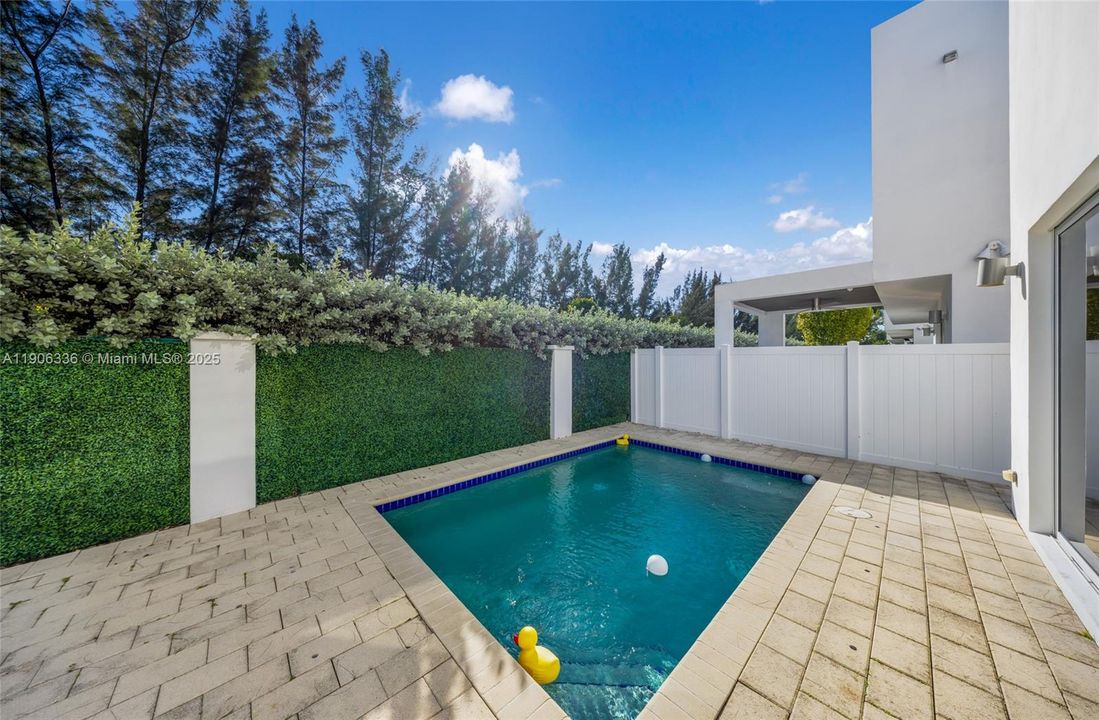 For Sale: $1,575,000 (5 beds, 5 baths, 3113 Square Feet)