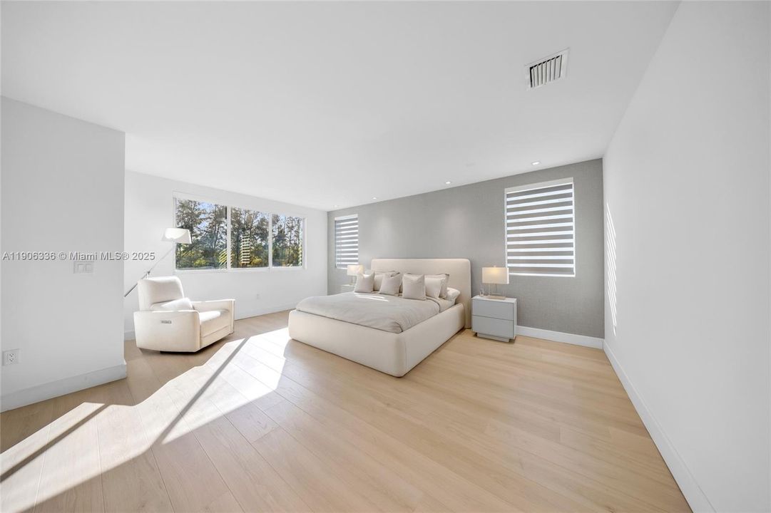 For Sale: $1,575,000 (5 beds, 5 baths, 3113 Square Feet)