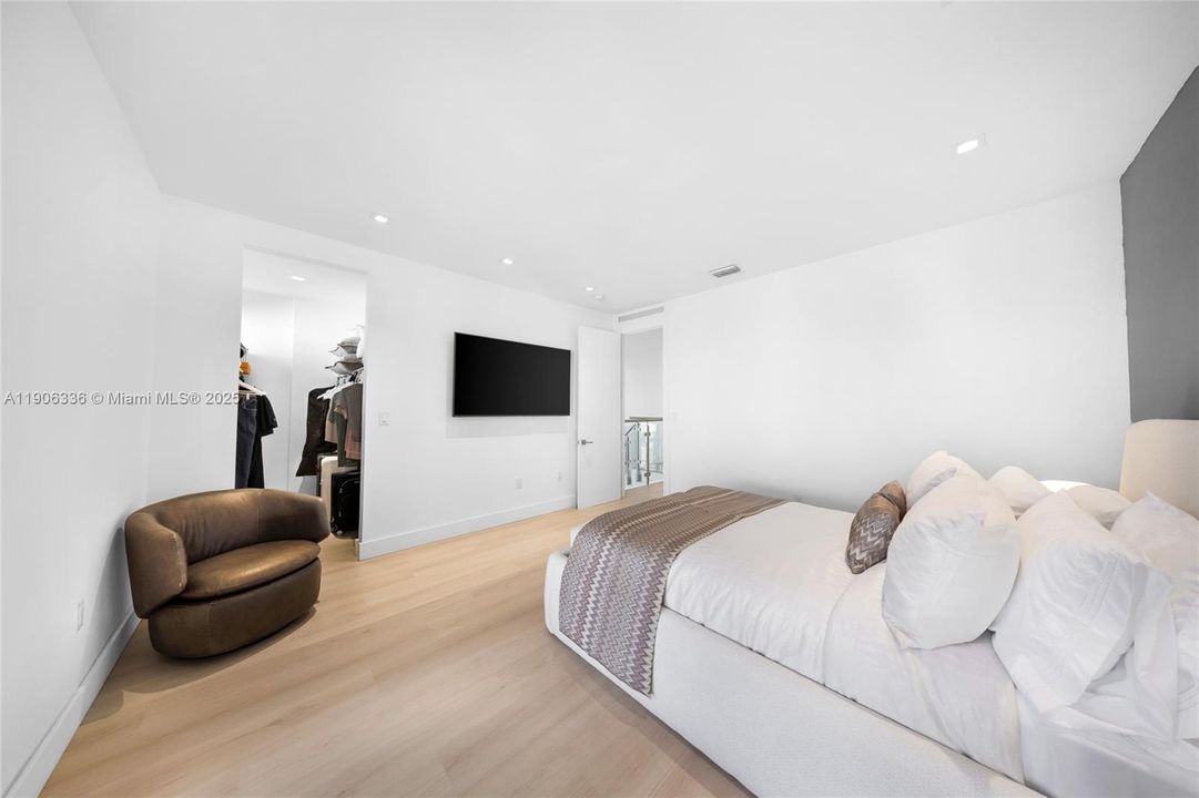 For Sale: $1,575,000 (5 beds, 5 baths, 3113 Square Feet)