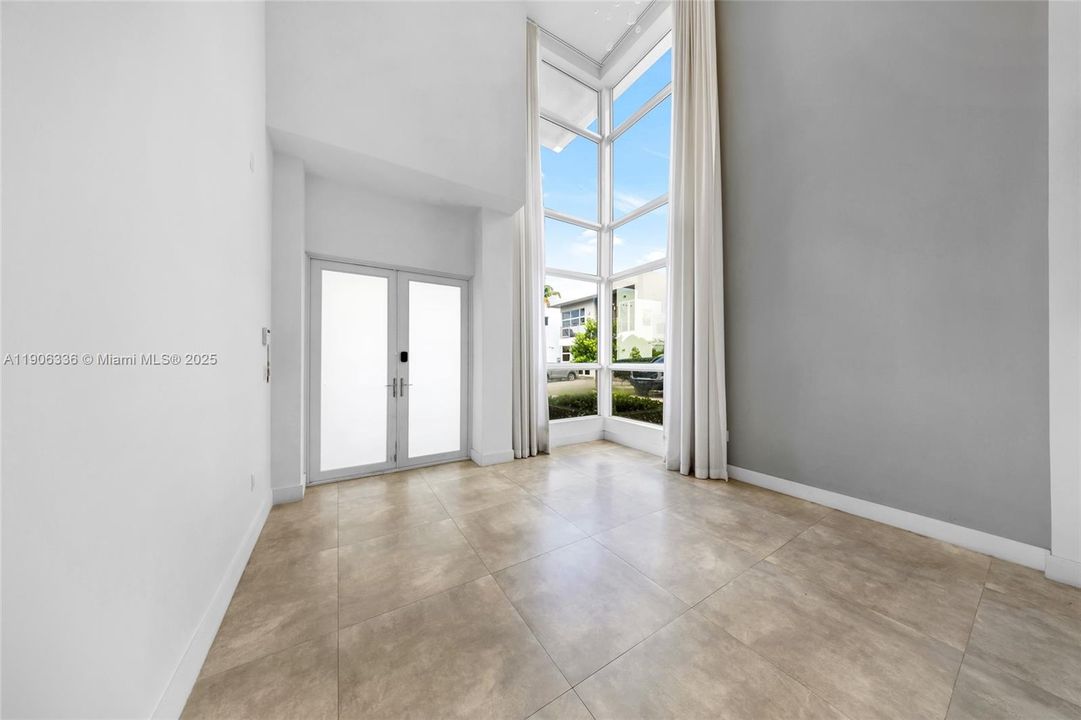 For Sale: $1,575,000 (5 beds, 5 baths, 3113 Square Feet)