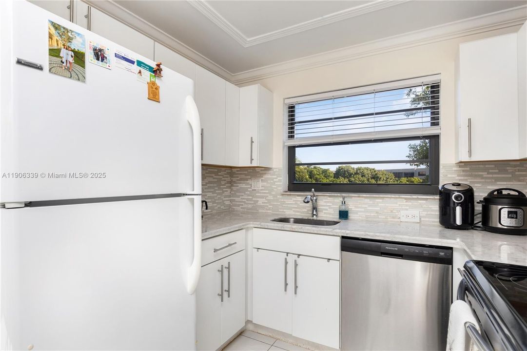 待售: $238,900 (2 贝兹, 2 浴室, 1187 平方英尺)