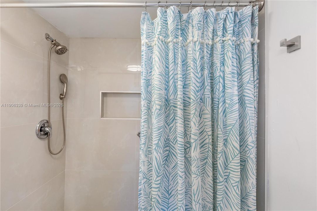 待售: $238,900 (2 贝兹, 2 浴室, 1187 平方英尺)