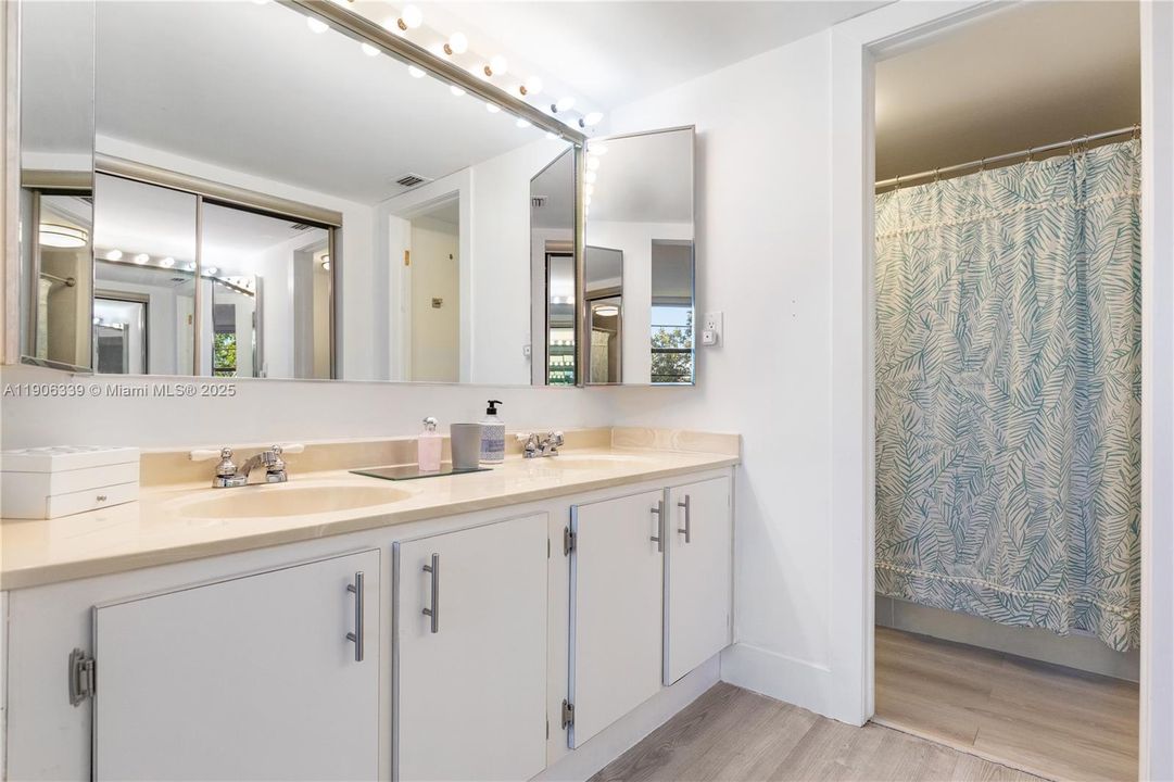 待售: $238,900 (2 贝兹, 2 浴室, 1187 平方英尺)