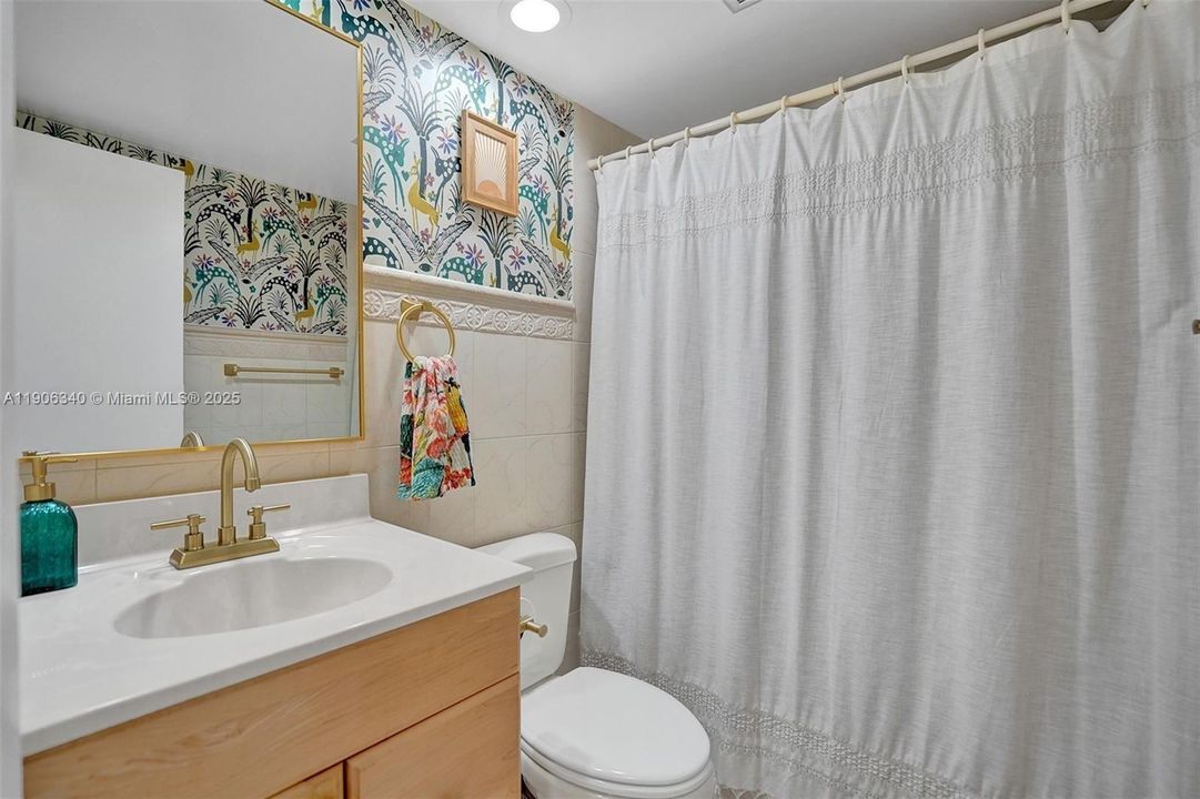 Recently Rented: $2,100 (2 beds, 2 baths, 965 Square Feet)