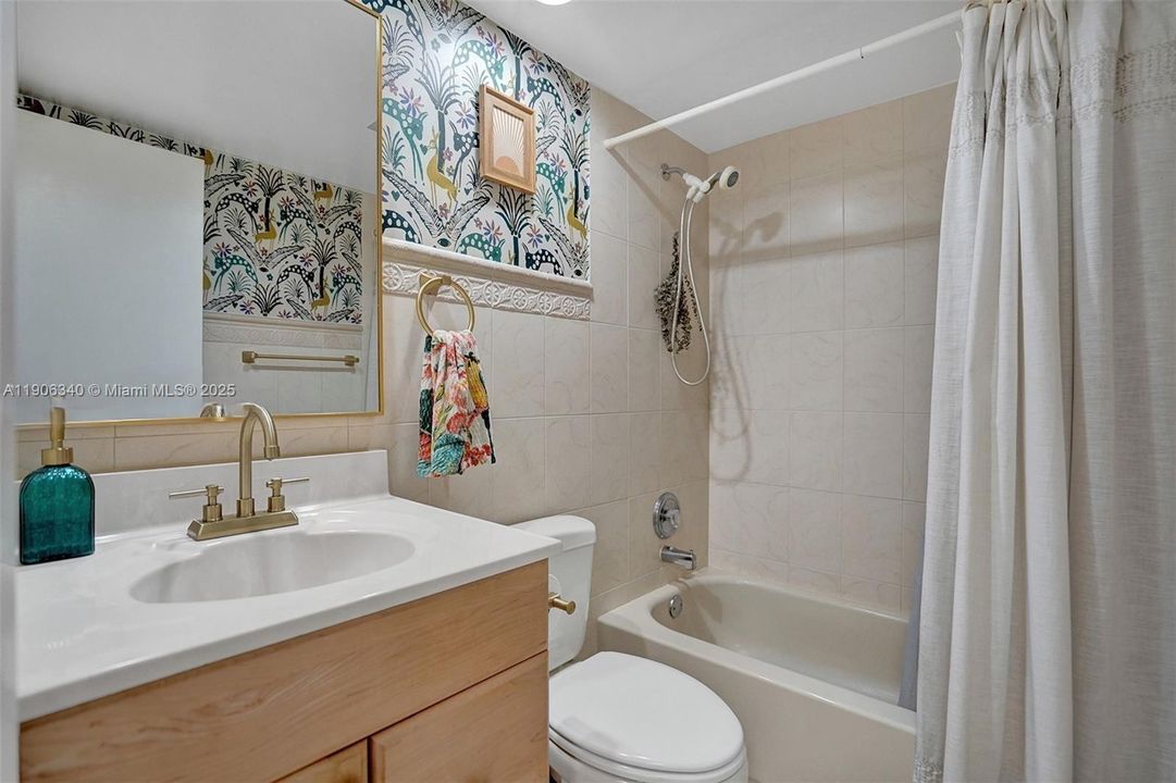 Recently Rented: $2,100 (2 beds, 2 baths, 965 Square Feet)