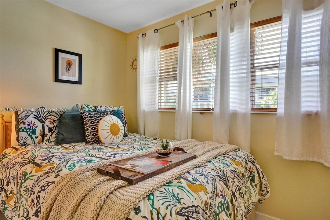 Recently Rented: $2,100 (2 beds, 2 baths, 965 Square Feet)