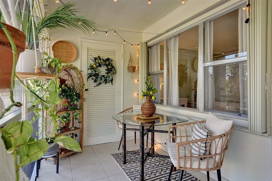 Recently Rented: $2,100 (2 beds, 2 baths, 965 Square Feet)