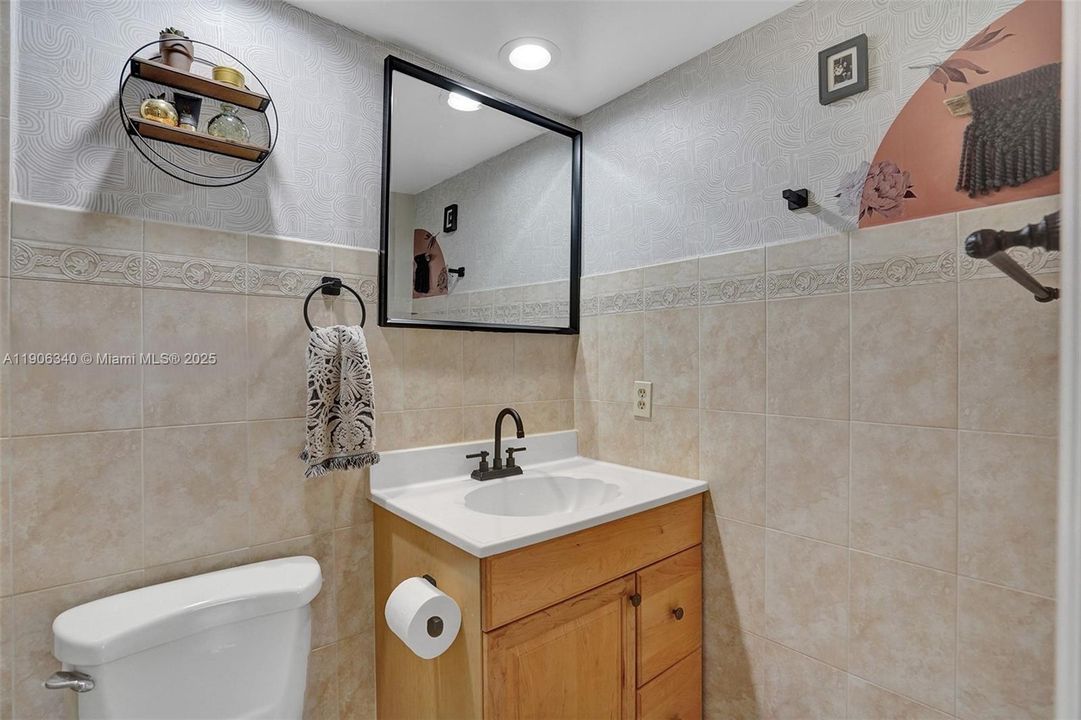 Recently Rented: $2,100 (2 beds, 2 baths, 965 Square Feet)