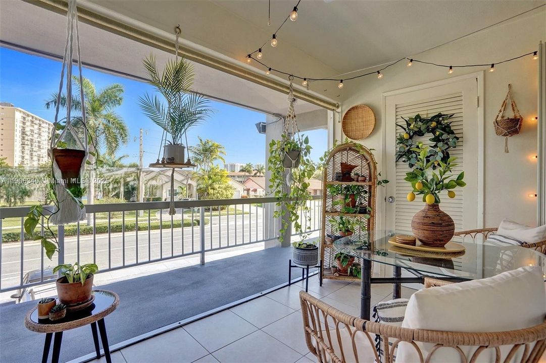 Recently Rented: $2,100 (2 beds, 2 baths, 965 Square Feet)