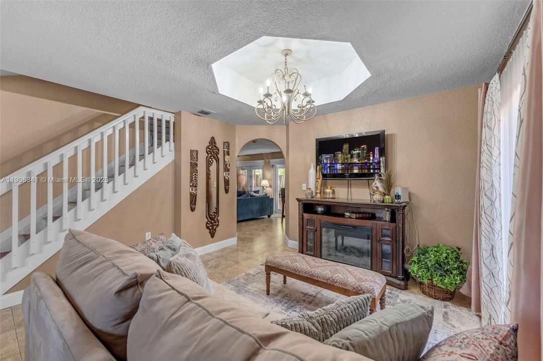 For Sale: $560,000 (4 beds, 2 baths, 1862 Square Feet)