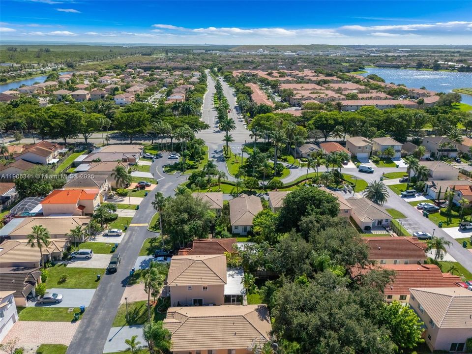 For Sale: $560,000 (4 beds, 2 baths, 1862 Square Feet)