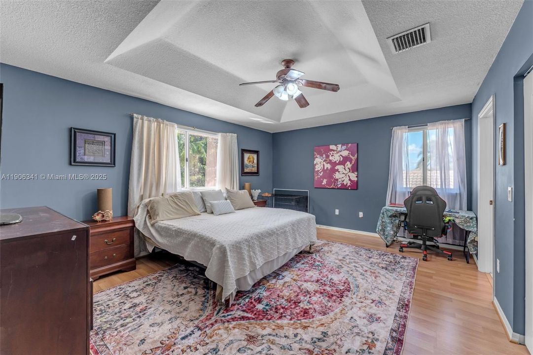 For Sale: $560,000 (4 beds, 2 baths, 1862 Square Feet)