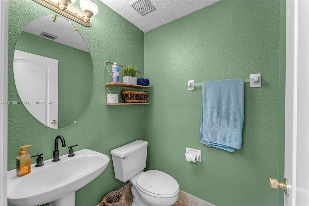 For Sale: $560,000 (4 beds, 2 baths, 1862 Square Feet)