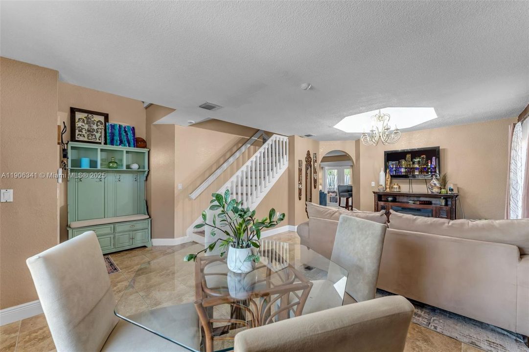 For Sale: $560,000 (4 beds, 2 baths, 1862 Square Feet)