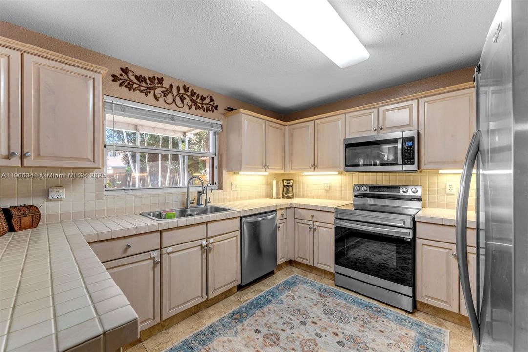 For Sale: $560,000 (4 beds, 2 baths, 1862 Square Feet)