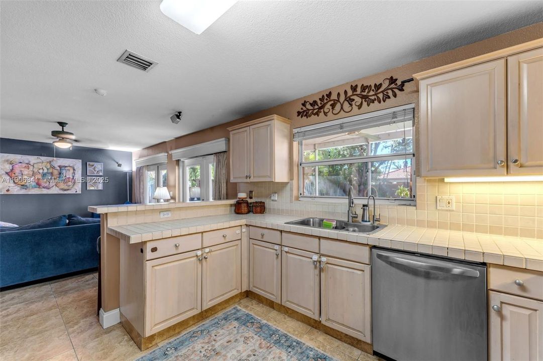 For Sale: $560,000 (4 beds, 2 baths, 1862 Square Feet)