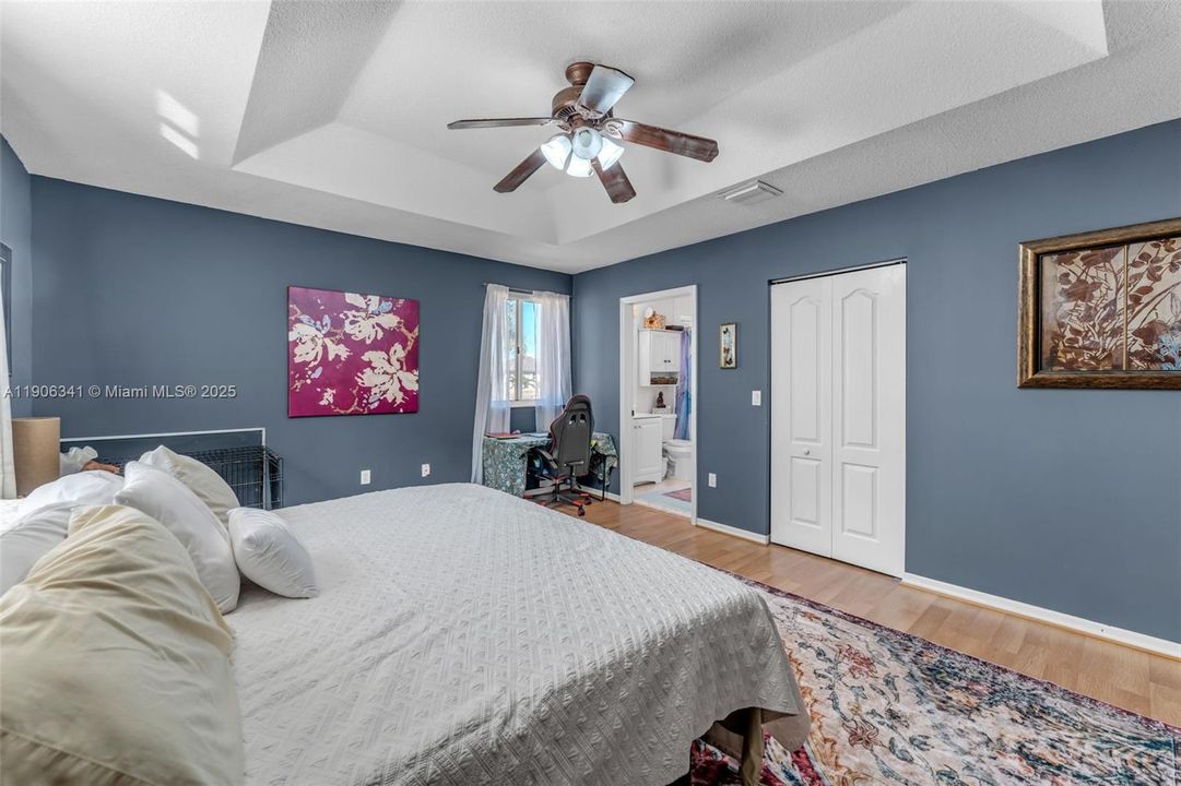 For Sale: $560,000 (4 beds, 2 baths, 1862 Square Feet)