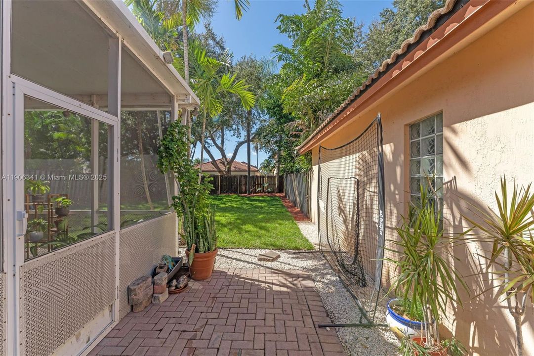 For Sale: $560,000 (4 beds, 2 baths, 1862 Square Feet)