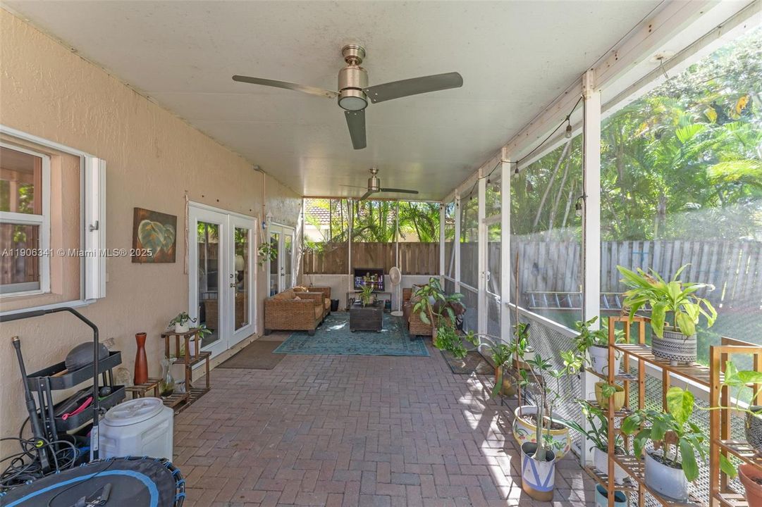 For Sale: $560,000 (4 beds, 2 baths, 1862 Square Feet)