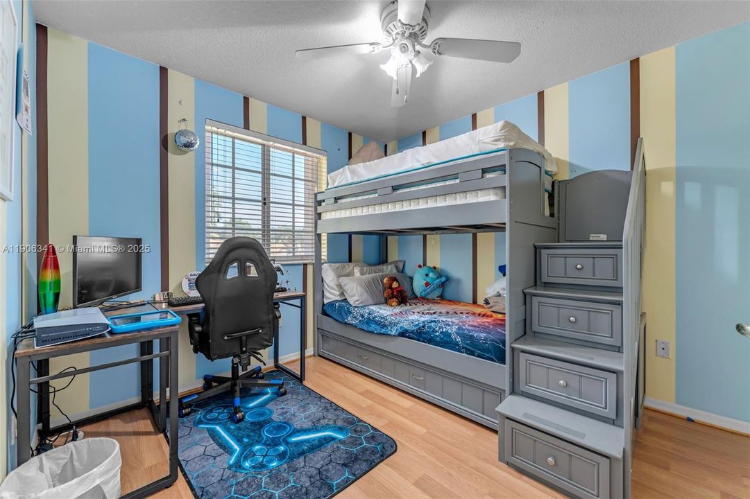 For Sale: $560,000 (4 beds, 2 baths, 1862 Square Feet)