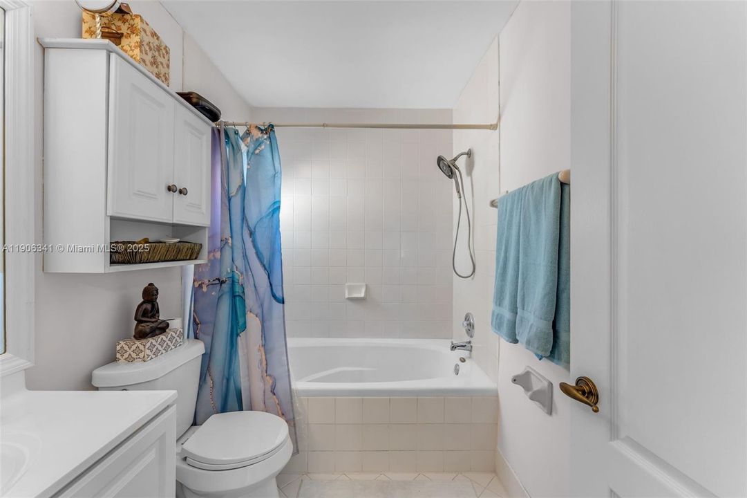 For Sale: $560,000 (4 beds, 2 baths, 1862 Square Feet)