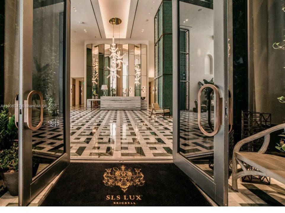 Active With Contract: $675,000 (1 beds, 1 baths, 838 Square Feet)