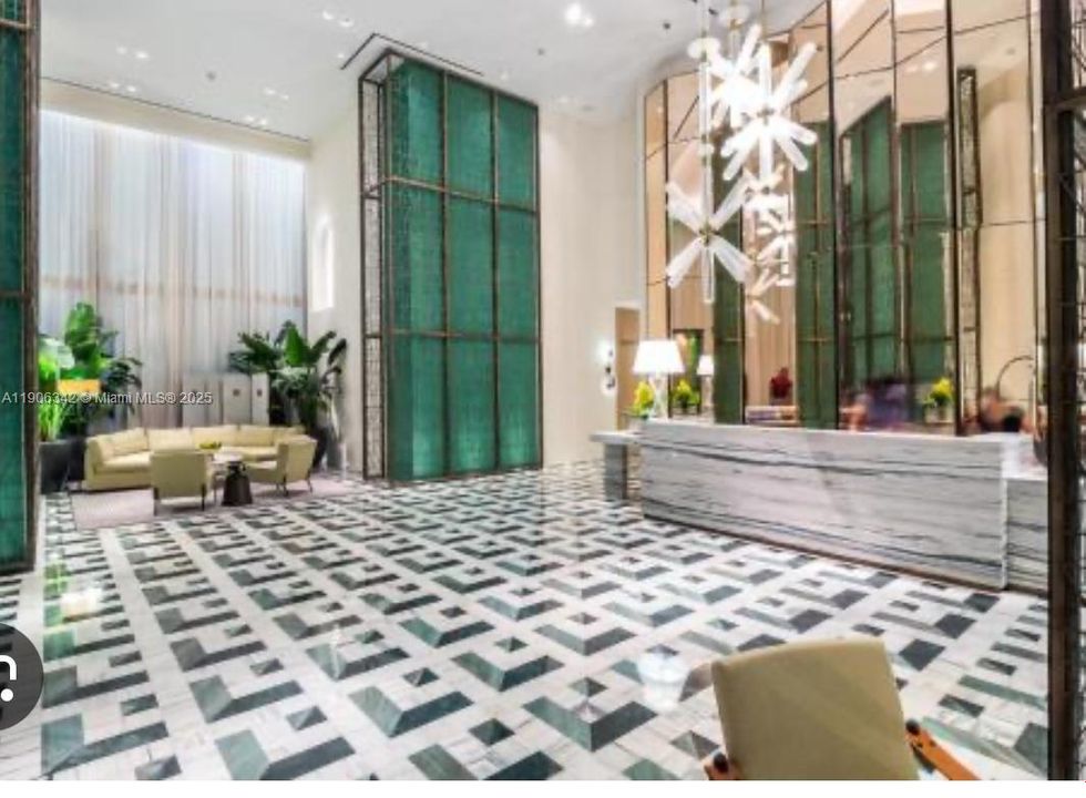 Active With Contract: $675,000 (1 beds, 1 baths, 838 Square Feet)