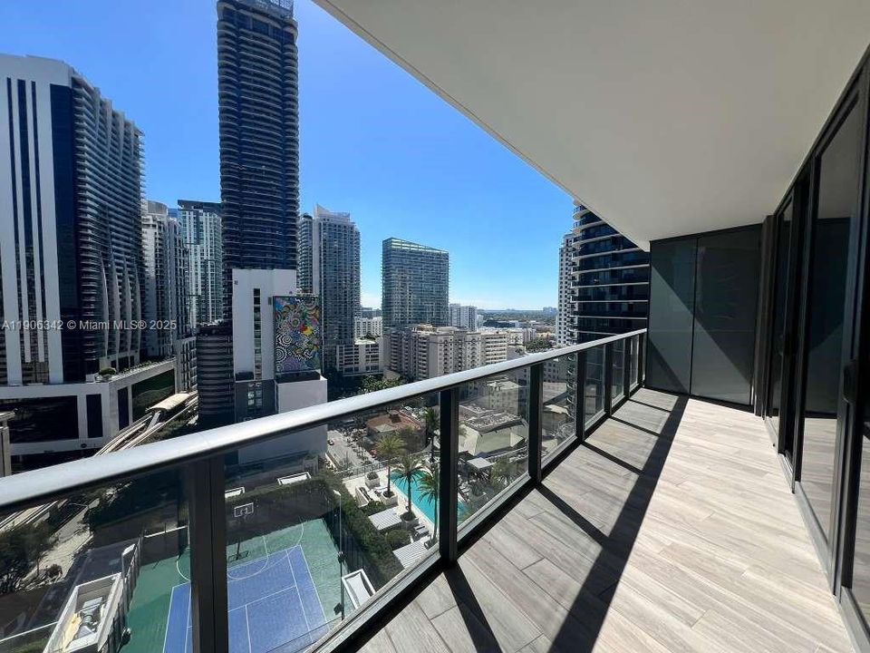 Active With Contract: $675,000 (1 beds, 1 baths, 838 Square Feet)