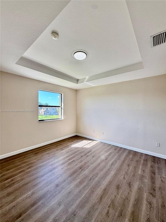 出租: $2,950 (4 贝兹, 2 浴室, 1946 平方英尺)