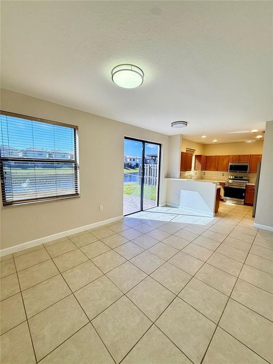 出租: $2,950 (4 贝兹, 2 浴室, 1946 平方英尺)