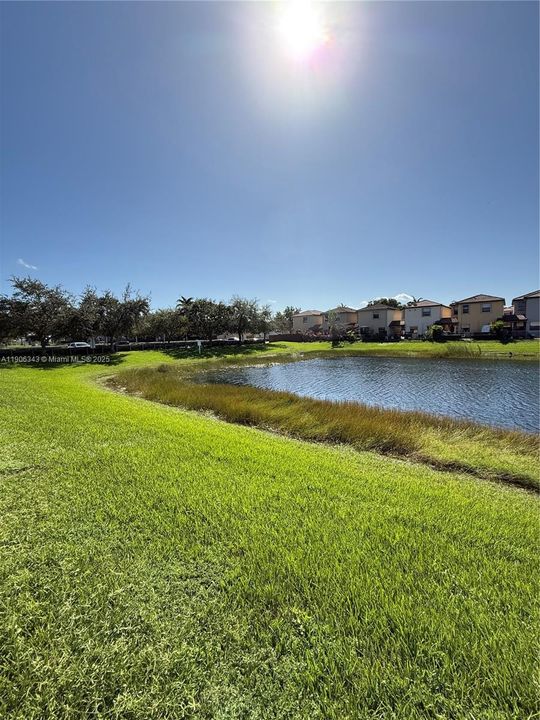 出租: $2,950 (4 贝兹, 2 浴室, 1946 平方英尺)