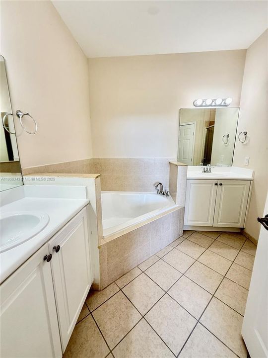 出租: $2,950 (4 贝兹, 2 浴室, 1946 平方英尺)