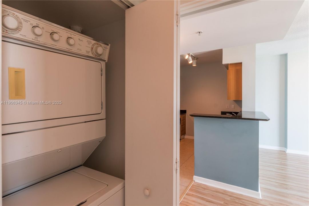 For Rent: $2,875 (1 beds, 1 baths, 846 Square Feet)