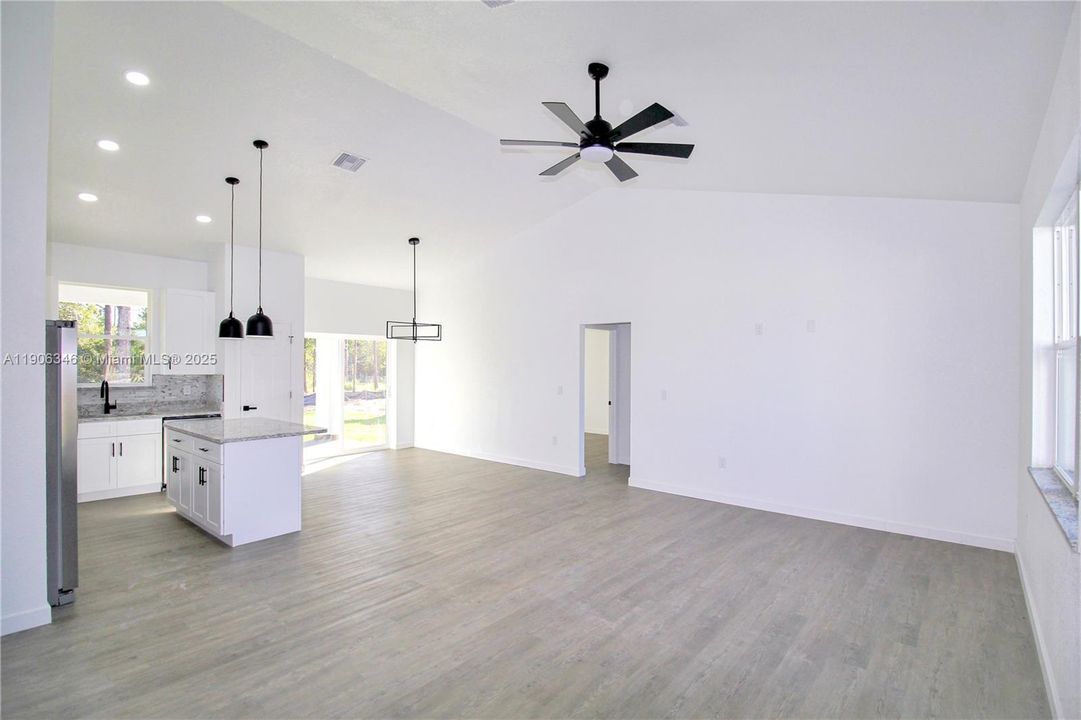For Sale: $337,900 (3 beds, 2 baths, 1488 Square Feet)