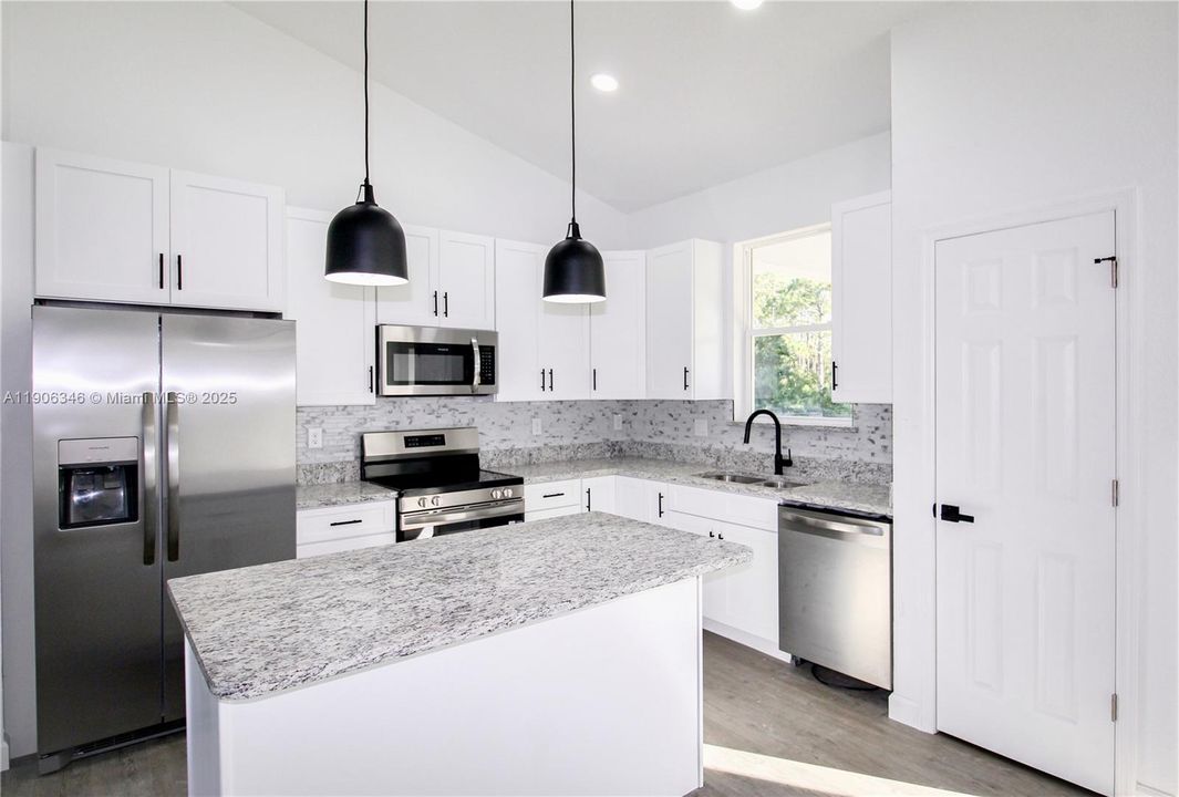 For Sale: $337,900 (3 beds, 2 baths, 1488 Square Feet)