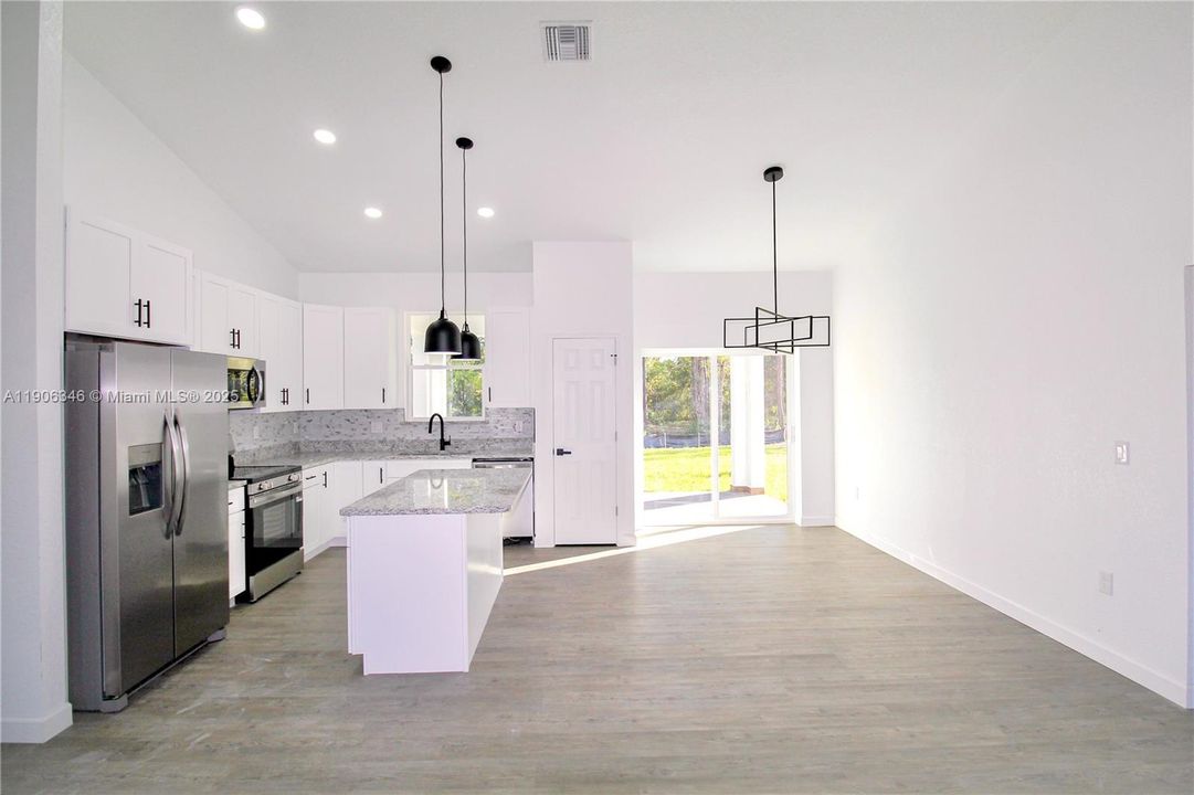 For Sale: $337,900 (3 beds, 2 baths, 1488 Square Feet)