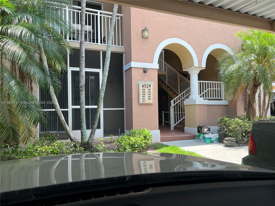 合同活跃: $2,000 (2 贝兹, 2 浴室, 1058 平方英尺)