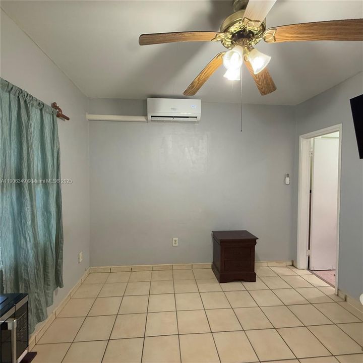 For Rent: $1,350 (1 beds, 1 baths, 180 Square Feet)