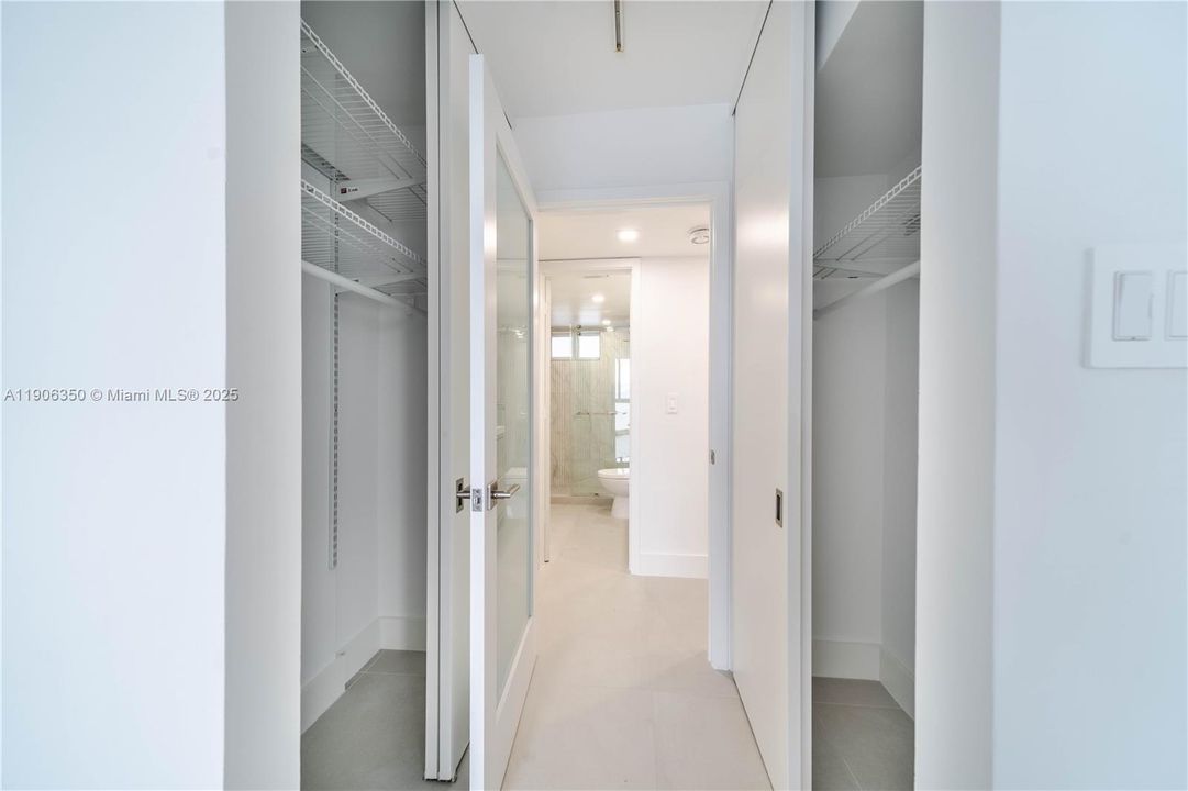 Active With Contract: $2,500 (1 beds, 1 baths, 727 Square Feet)