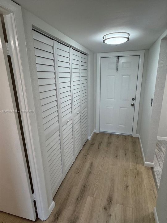 For Sale: $139,000 (2 beds, 2 baths, 990 Square Feet)