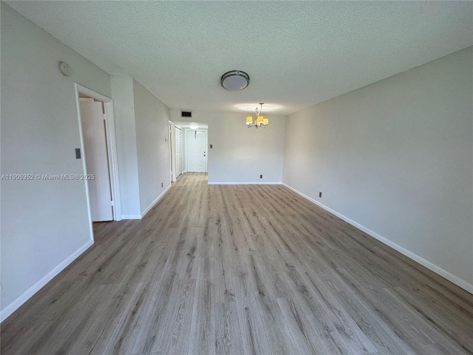 For Sale: $139,000 (2 beds, 2 baths, 990 Square Feet)