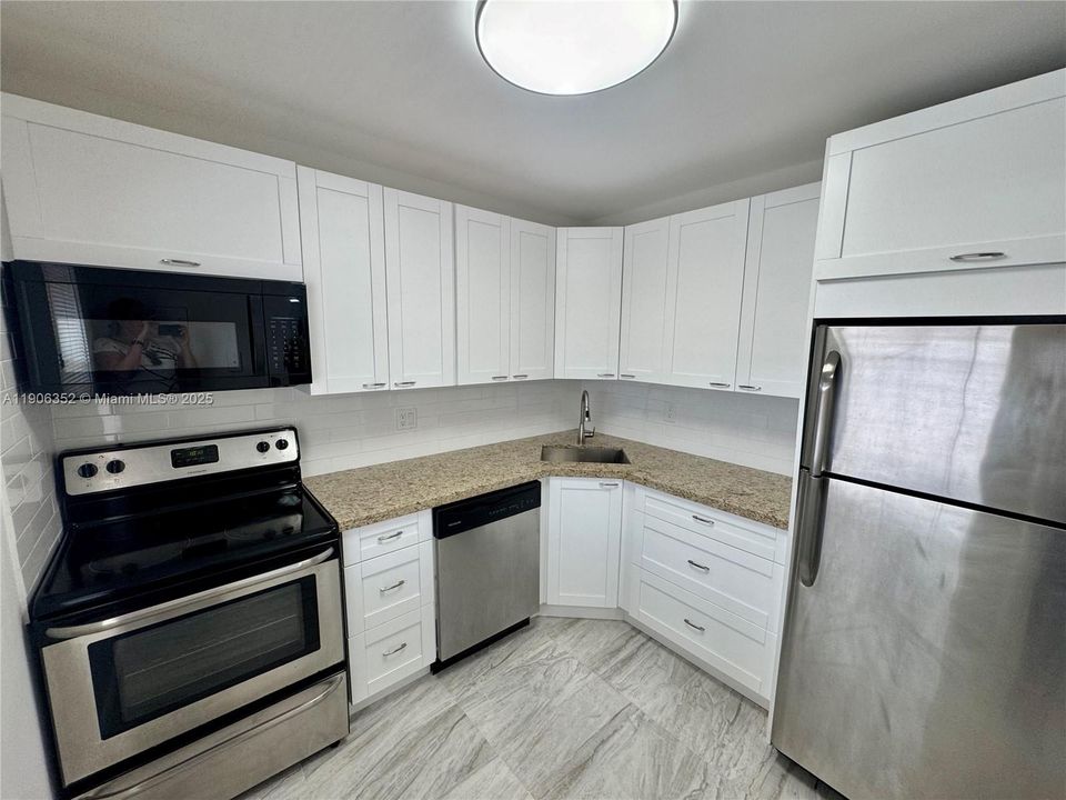 For Sale: $139,000 (2 beds, 2 baths, 990 Square Feet)