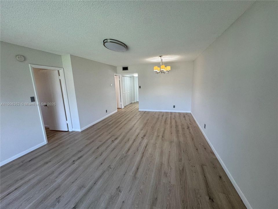 For Sale: $139,000 (2 beds, 2 baths, 990 Square Feet)